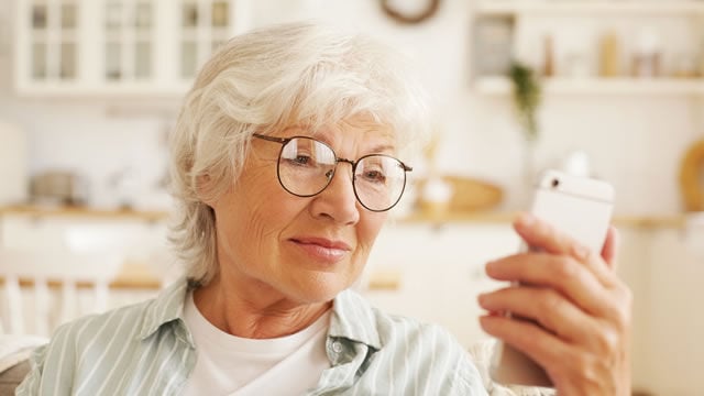 Banco Santander refuerza la protección de mayores ante el aumento de estafas