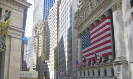Wall Street viste con traje verde para recibir al 2011