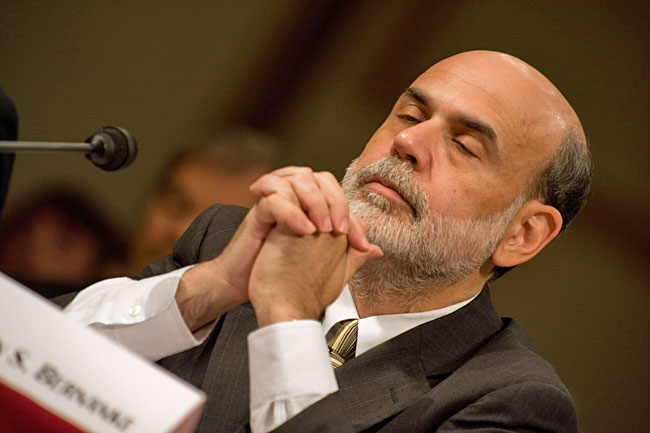 Bernanke pide a los políticos medidas consecuentes con el déficit y el empleo