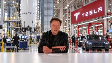 elon-musk-space-y-tesla-1600.jpg