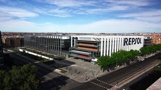 Repsol mantiene estable su producción y duplica margen de refino, a 10,9 dólares por barril