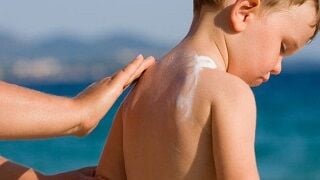 Tres reglas de oro para prevenir el cáncer de piel este verano: fotoprotección, revisión especializada y autoexploración