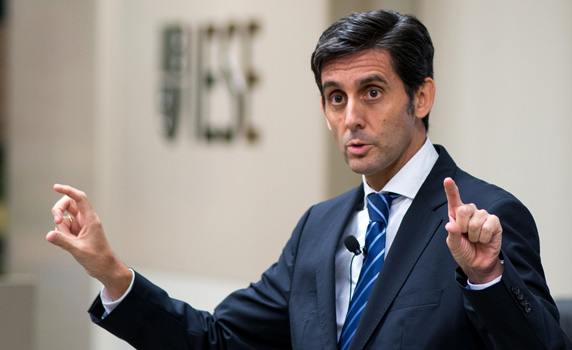 Telefónica recibe el primer consejo positivo desde agosto y la banca sigue sufriendo en el Ibex