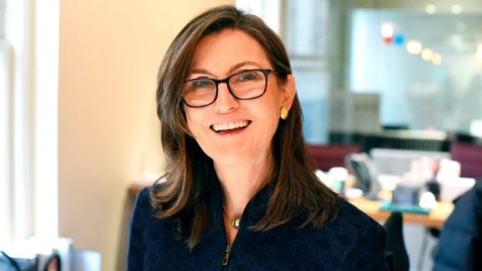 Cathie Wood compra 100.000 acciones de PayPal