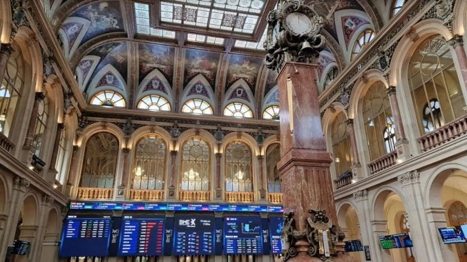 El Ibex 35 cae por debajo de los 18.900 puntos ante los descensos liderados por IAG y ArcelorMittal