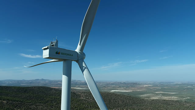Iberdrola firma un acuerdo de compra de energía eólica con Renfe por 3.700 GWh hasta 2035