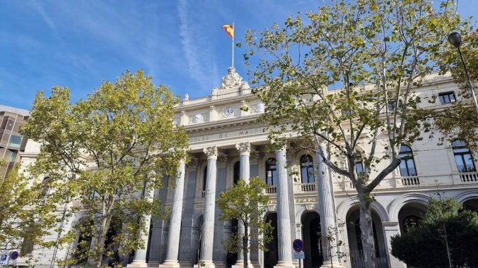 El Ibex 35 vuelve a la zona de los 19.500: Telefónica se hunde un 4,7% y sólo dos valores al alza