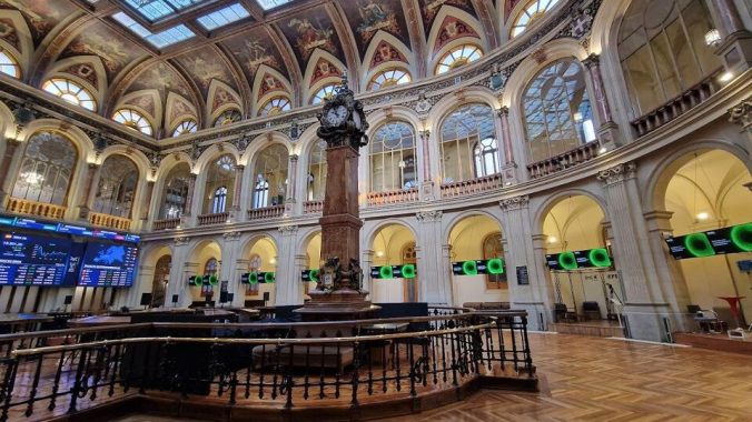 El Ibex 35 busca asentar nuevos máximos sobre los 18.300 con la ayuda de Acciona y Santander