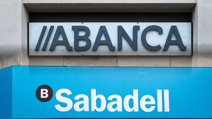 Escotet descarta con un "rotundo no" la fusión de Abanca con Banco Sabadell y Unicaja