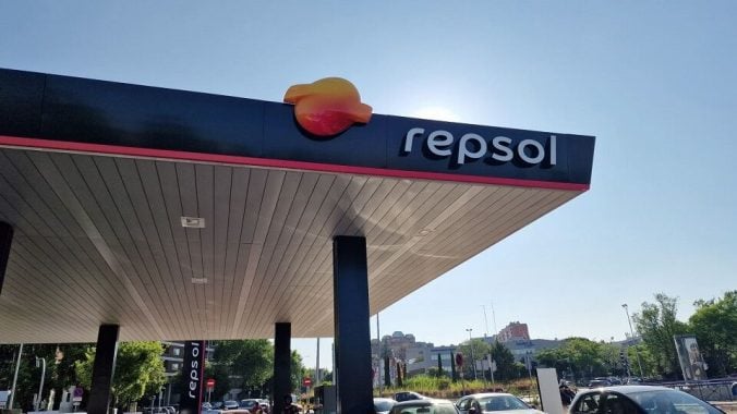 Repsol se hace fuerte en el Ibex 35 ante la tormenta del petróleo