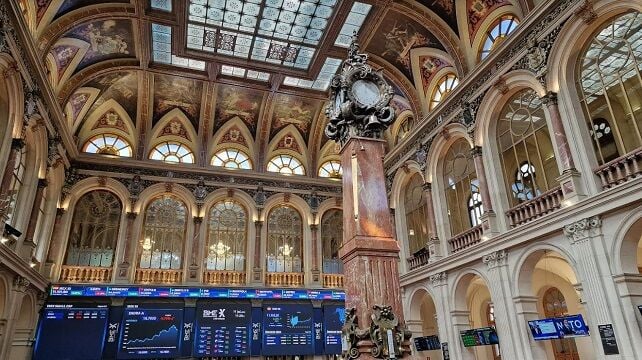 El Ibex 35 mantiene por la mínima los 19.500 puntos con las caídas de Repsol y Cellnex