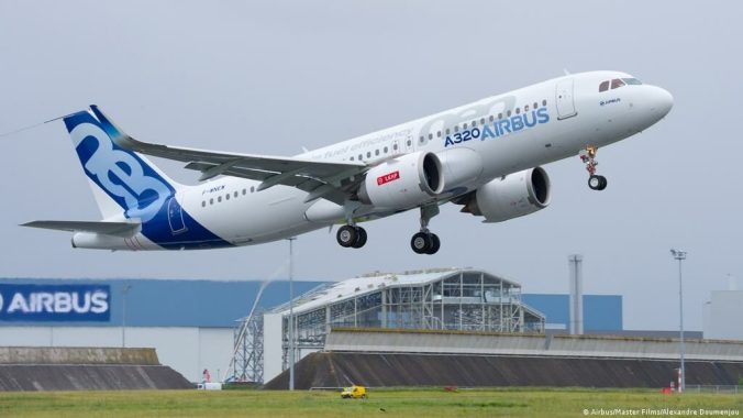 El Gobierno aprueba préstamos a Airbus e Indra para modernización aérea