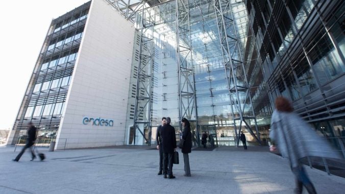 Endesa eleva un 15% su beneficio y aumenta un 42% la inversión en redes