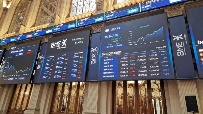 El Ibex 35 intenta acercarse a los 16.000 puntos impulsado por ACS y Telefónica