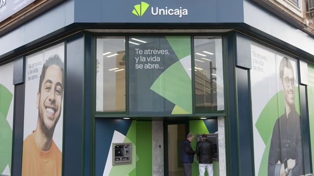 Unicaja facilita a sus clientes financiación para el pago de la Renta y anticipos de la devolución