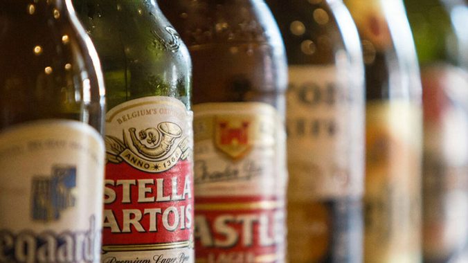 AB InBev asumirá un impacto de 1.000 millones por la venta de su participación en Rusia