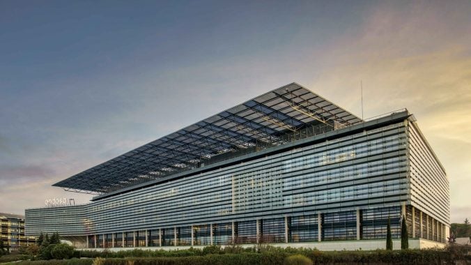 Endesa se acerca a máximos con el respaldo de sus resultados, pero el mercado exige más