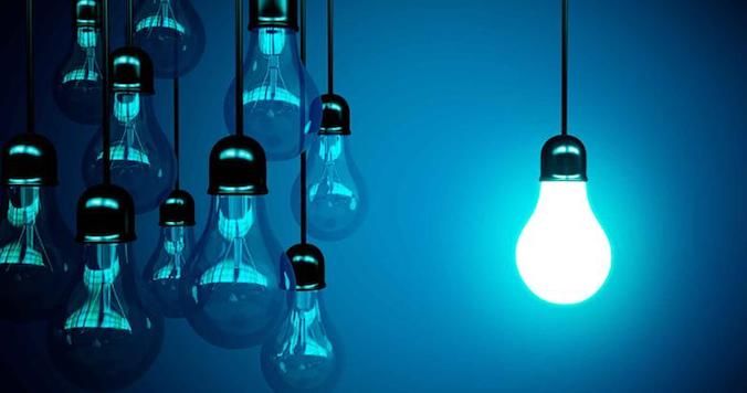 Por qué varía el precio de la luz y cómo puedes ahorrar gracias a ello