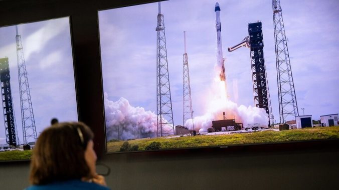 Dos acciones para salir a la conquista del espacio si no quieres esperar a la IPO de SpaceX