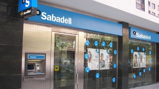 Oliu (Sabadell) insta a los accionistas indecisos a tirar "a la papelera" el papel de la OPA