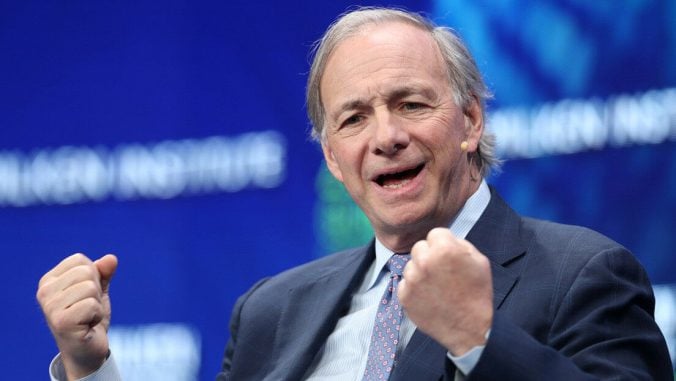 Ray Dalio “impresionado” por cómo ha sobrevivido Bitcoin