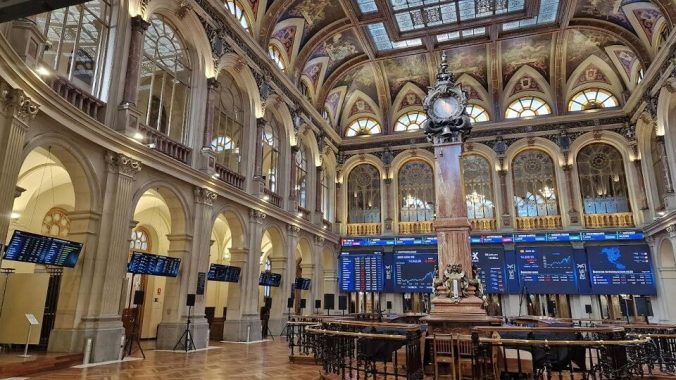 El Ibex 35 acecha los 19.500 puntos impulsado por Rovi, Solaria y Puig