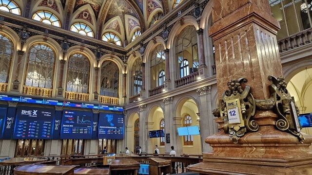 El Ibex 35 intenta acercarse a los 19.100 de la mano de ACS, Aena y Ferrovial