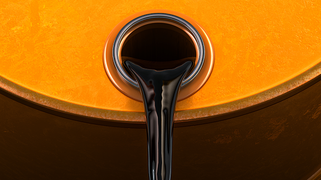 El petróleo se dispara tras el ataque de Israel… y da oxígeno en Bolsa a la petrolera Repsol