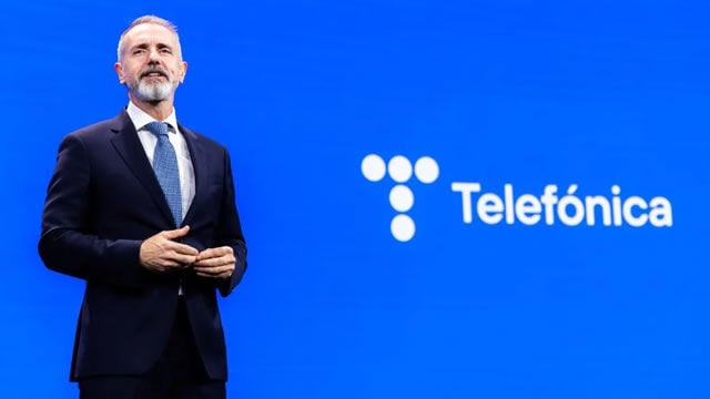 Efecto Murtra en Telefónica: más que duplica la revalorización de sus rivales en 2025