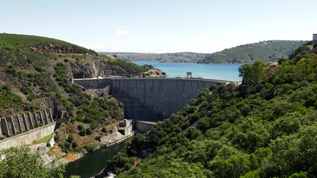 El BEI e Iberdrola firman dos préstamos por un total de 108 millones de euros para inversiones en infraestructuras de almacenamiento de energía  en Extremadura