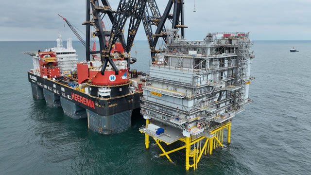 Iberdrola instala la estación convertidora de su parque eólico marino East Anglia THREE, la primera del Grupo con tecnología de corriente continua (HVDC)