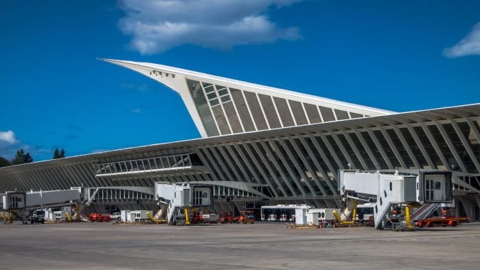 Aena aumenta un 12,4% su beneficio y eleva sus ingresos un 10,4% con el tirón del tráfico aéreo