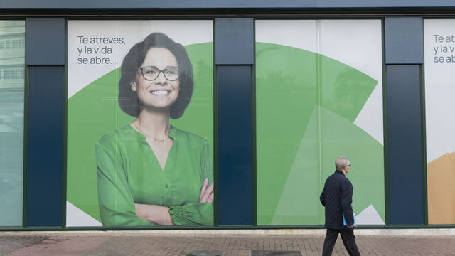 Unicaja lanza una promoción que permite a particulares, empresas y autónomos donar a una ONG el incentivo por traer ‘amigos’
