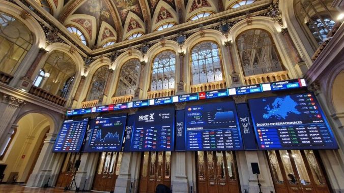 El Ibex 35 se desfonda tras 9 días seguidos al alza, pero sube un 1,9% en la semana