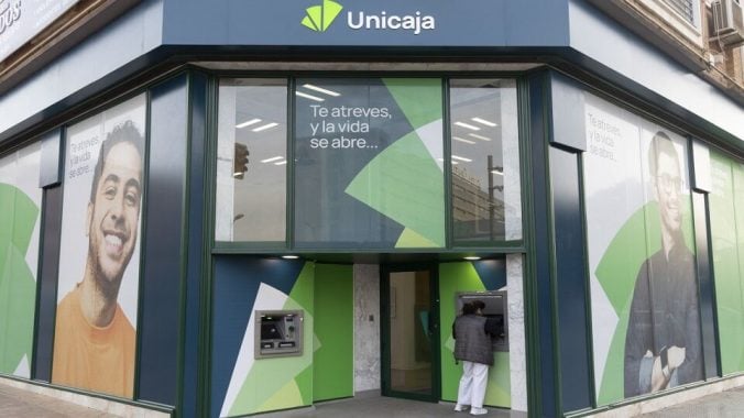 Unicaja aumenta su beneficio un 11,5%, hasta los 503 millones, y supera su objetivo anual