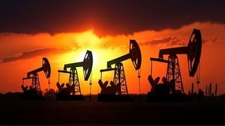 Los precios del petróleo se estabilizan por expectativas de mayores recortes de producción