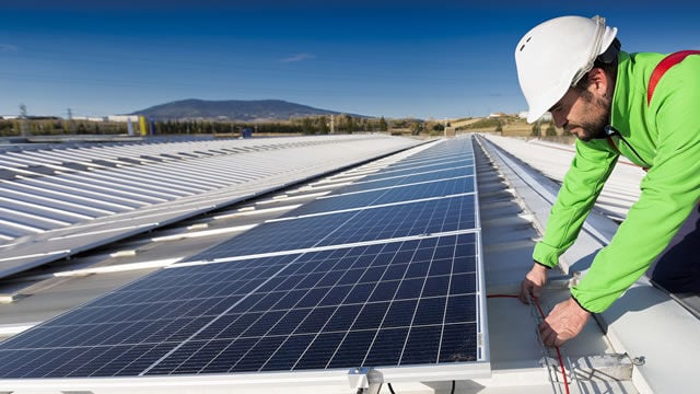 Más de 3.000 productores de energía renovable eligen a Feníe Energía para la representación de sus plantas