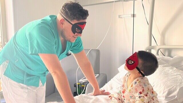 El Hospital Quirónsalud Córdoba celebra el Carnaval con sus pacientes pediátricos