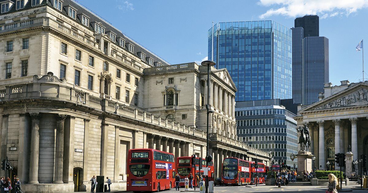 El Banco de Inglaterra estudia posponer la venta de bonos tras el fiasco del 'minipresupuesto', según FT