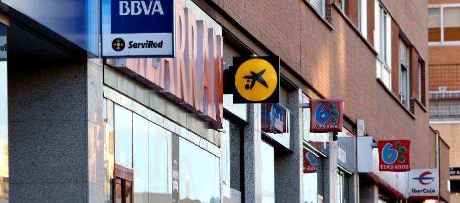 La CNMC abre expediente a Santander, Caixabank y Sabadell