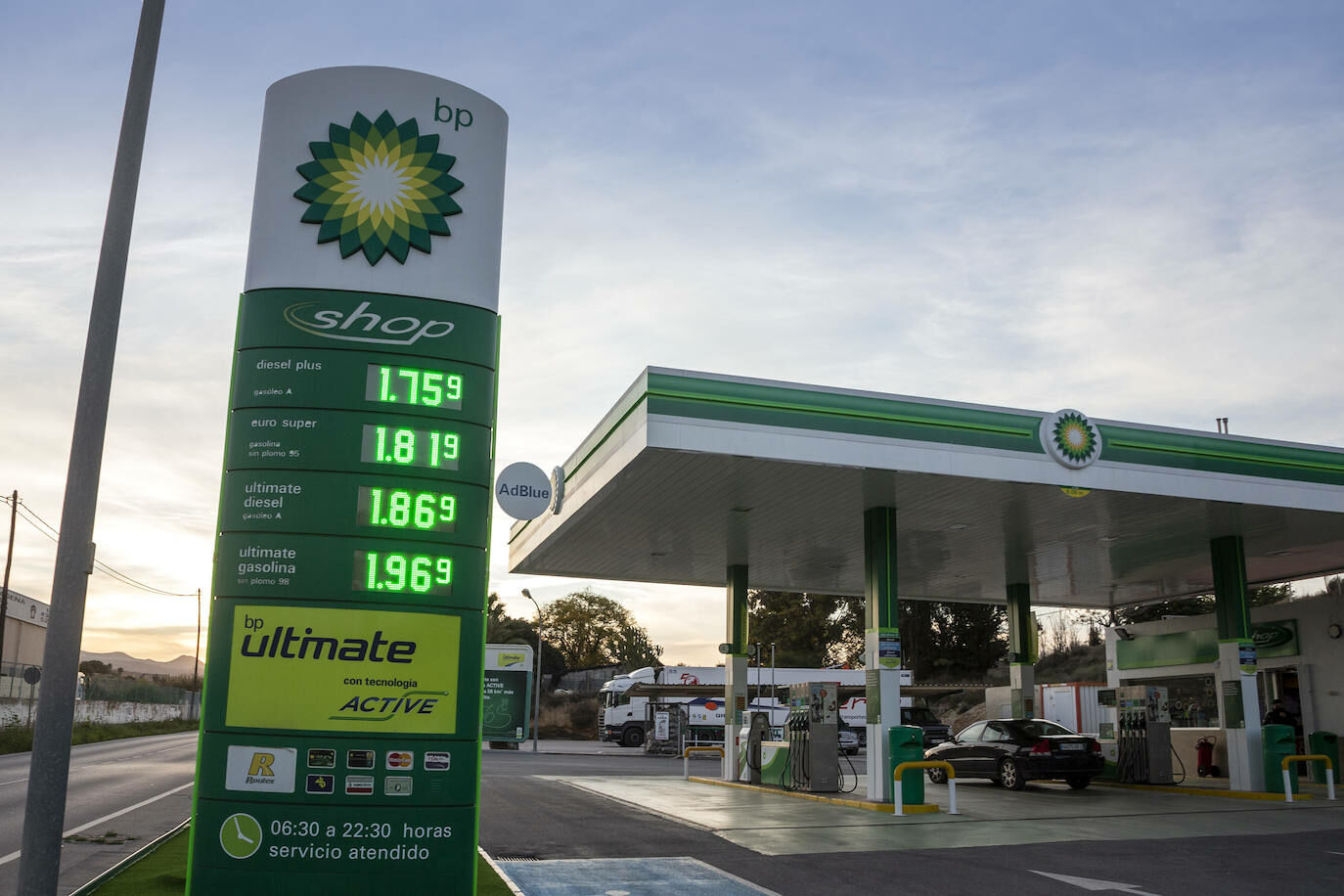 BP dispara su beneficio hasta la cifra récord de 25.800 millones y aumenta dividendos