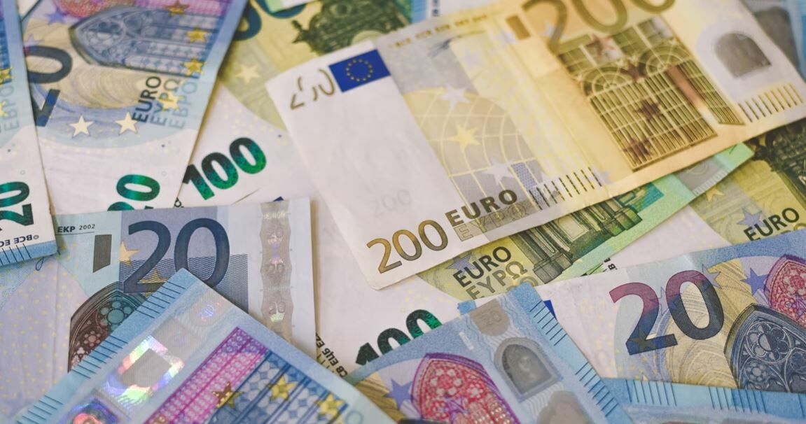 El euro en zona de mínimos anuales: las razones por las que seguirá cayendo frente al dólar