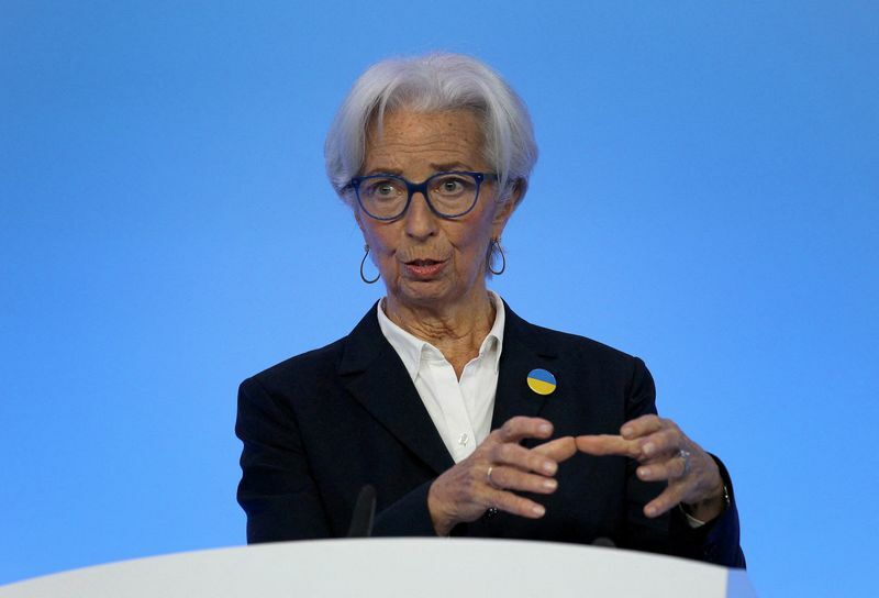 Lagarde segura que el BCE irá "tan lejos como sea necesario" para devolver la inflación al 2%