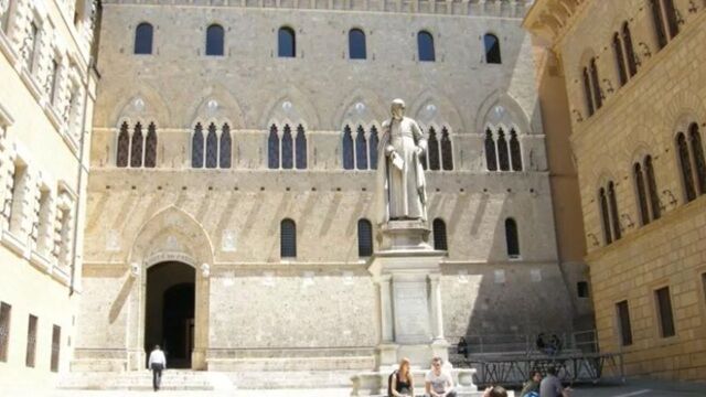 Intesa Sanpaolo lanza una oferta de 30.600 millones para adquirir Monte dei Paschi di Siena Intesa Sanpaolo lanza una oferta de 30.600 millones para adquirir Monte dei Paschi di Siena