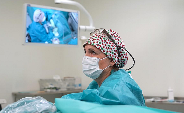 La timpanoplastia endoscópica, novedosa técnica quirúrgica ambulatoria que corrige patologías del oído medio