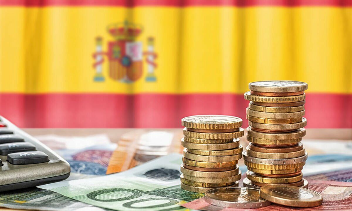 El déficit comercial de España se redujo en febrero, con caídas de las exportaciones y las importaciones