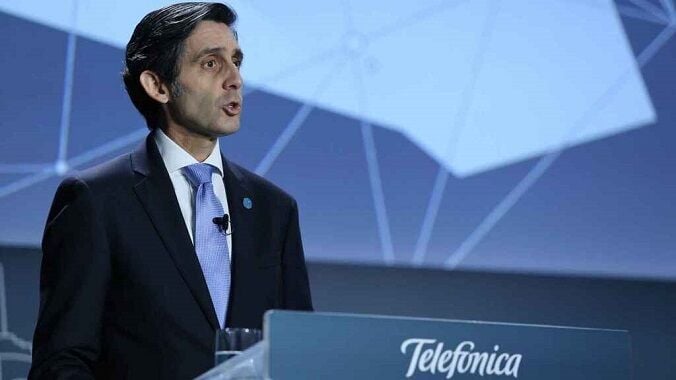 Telefónica lidera el Ibex 35 por los rumores de fusiones en Vodafone Italia