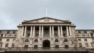 El banco de Inglaterra mantiene tipos y revisa al alza previsiones de crecimiento