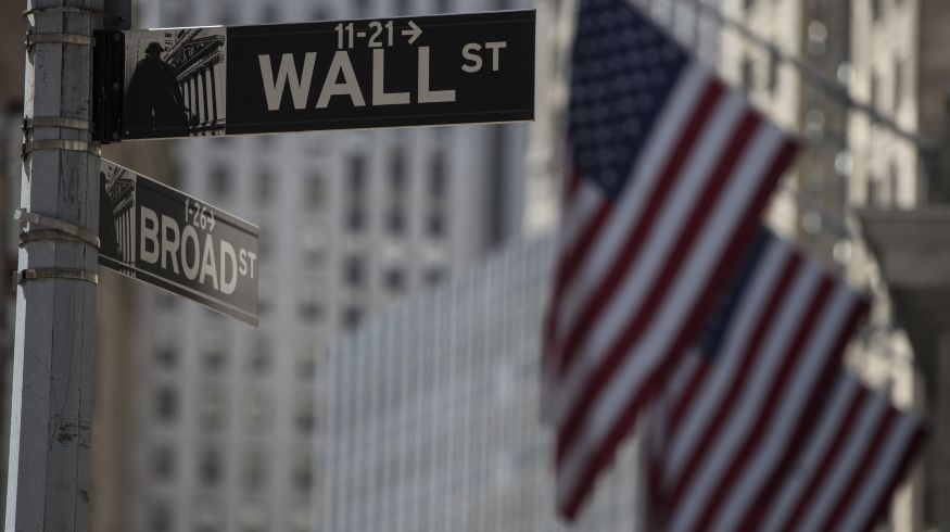 Los futuros de Wall Street caen un 1%