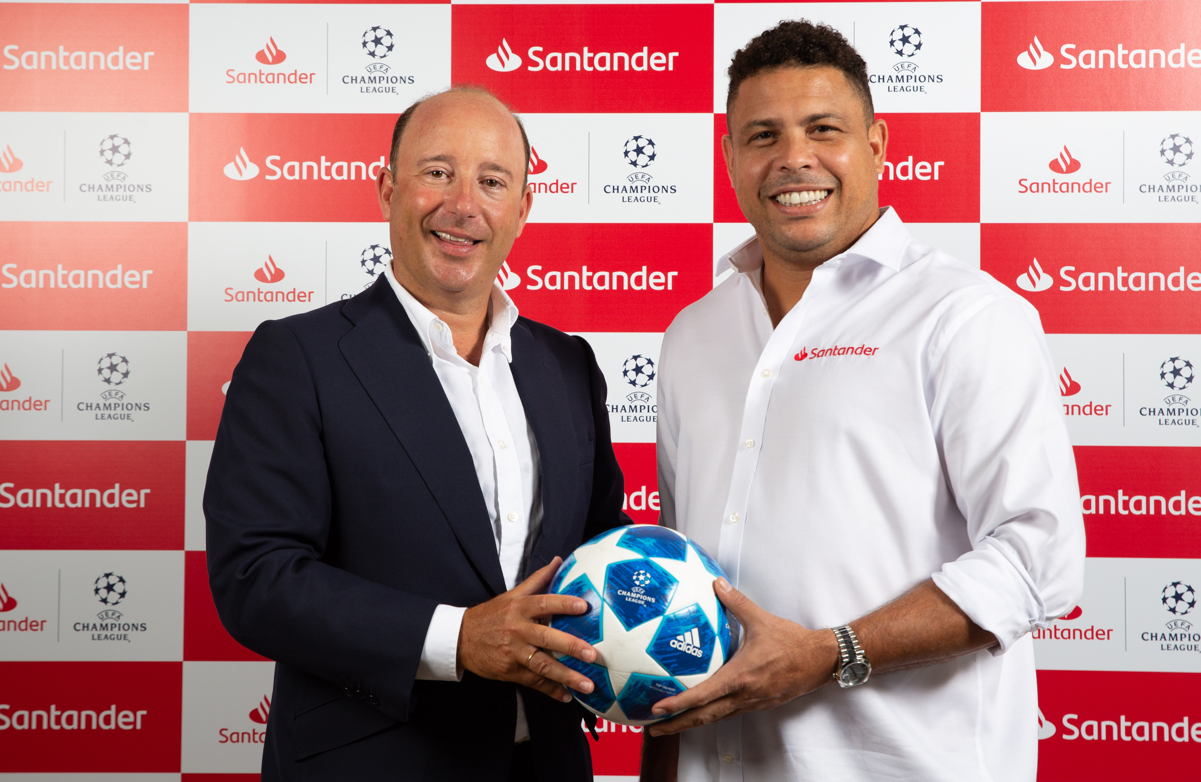 Ronaldo ficha por el Santander en la UEFA